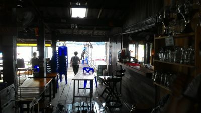 Oriental ferry pier - Bar and pier