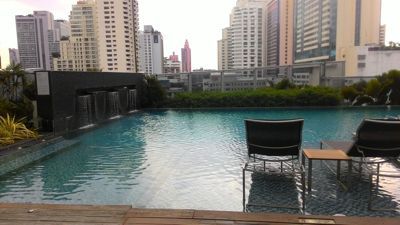 Radisson Blu Plaza Bangkok - 도시 전망이있는 옥상 수영장