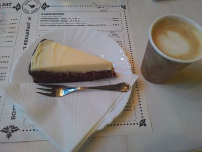 Rannô Ptáča restaurant - cake and coffee