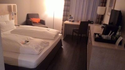 Park Inn by Radisson Düsseldorf Süd - Room view