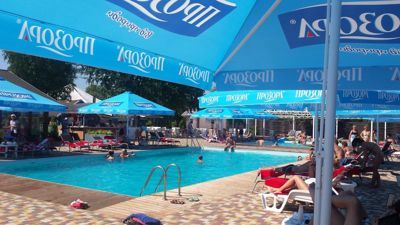 Beach club La provincia - View on the main pool from a mattress