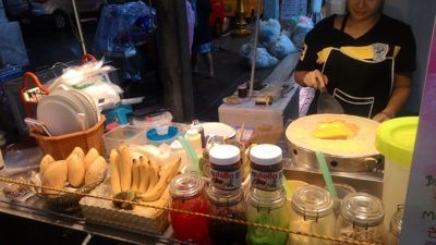 Patong street pancake - Pancake with mango preparation