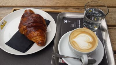 Ströck Feierabend - Coffee and croissant on terrace