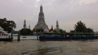 Wat Arun Ratchawararam Ratchawaramahawihan buddhist temple - Getting to the temple by boat