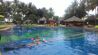 Hard Rock Hotel Pattaya pool - 야외 수영장에 떠있는 경로